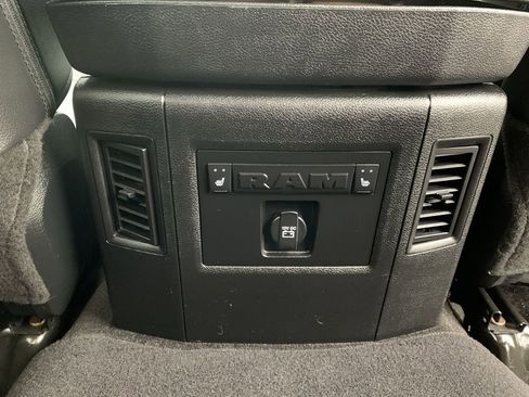 Used 2018 RAM 1500 Laramie image 32
