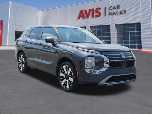 Used 2025 Mitsubishi Outlander SE AWD/4WD image 3
