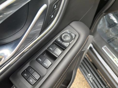 Used 2023 GMC Yukon XL AT4 w/ Technology Package AWD/4WD image 13