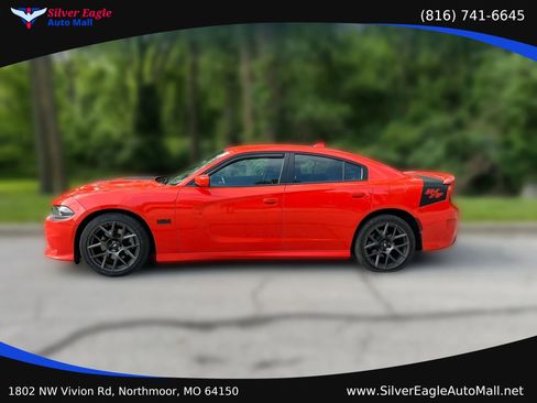 Used 2019 Dodge Charger R/T w/ Cold Weather Package RWD image 2