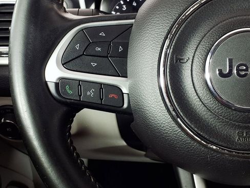 Used 2018 Jeep Compass Latitude w/ Popular Equipment Group FWD image 18