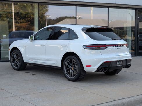 Used 2025 Porsche Macan image 3