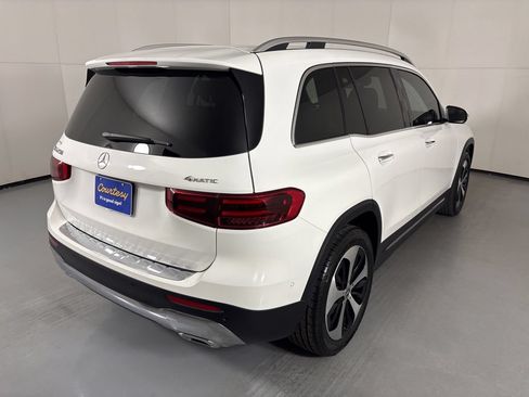 Used 2025 Mercedes-Benz GLB 250 4MATIC image 8