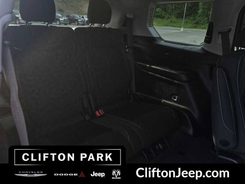 Used 2022 Jeep Grand Cherokee L Laredo w/ Luxury Tech Group I AWD/4WD image 20