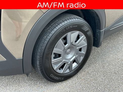Used 2025 Nissan Kicks S FWD image 11