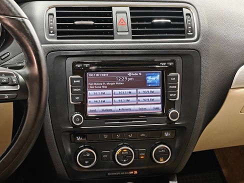 Used 2013 Volkswagen Jetta SE image 6