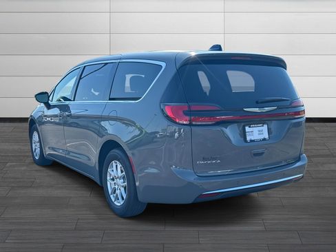 New 2025 Chrysler Pacifica Select FWD image 6