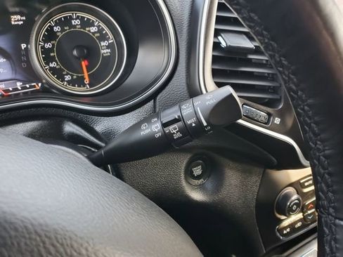 Certified 2020 Jeep Cherokee Trailhawk w/ Cold Weather Group image 15