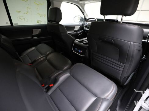 Used 2025 Ford Expedition Active AWD/4WD image 12