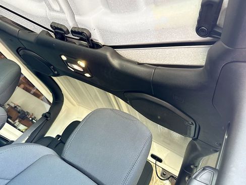 Used 2021 Jeep Wrangler Sport image 20