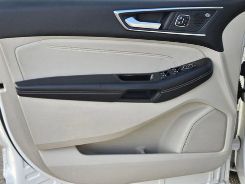 Used 2020 Ford Edge Titanium image 17