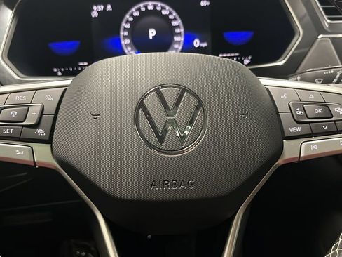Used 2023 Volkswagen Tiguan SE w/ Panoramic Sunroof Package AWD/4WD image 16