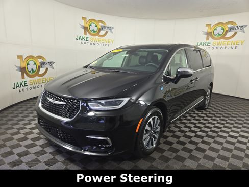 Used 2023 Chrysler Pacifica Limited FWD image 3