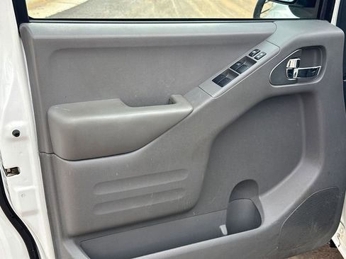 Used 2015 Nissan Frontier Desert Runner image 10