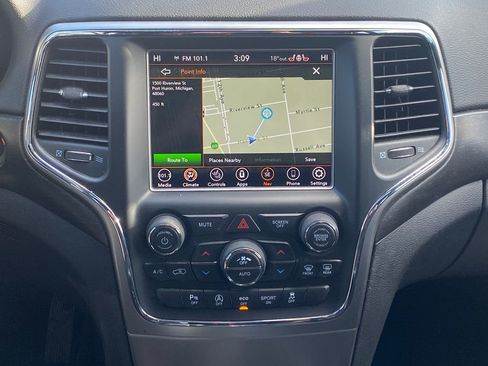 Used 2018 Jeep Grand Cherokee Altitude image 22