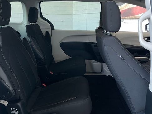 Used 2022 Chrysler Voyager LX image 13