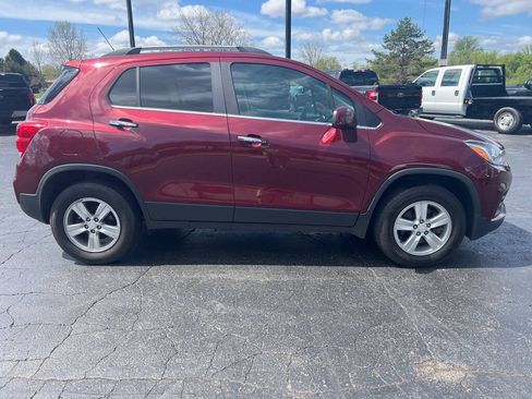 Used 2017 Chevrolet Trax LT w/ LT Convenience Package AWD/4WD image 5