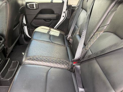 Used 2023 Jeep Wrangler Unlimited Sahara AWD/4WD image 11