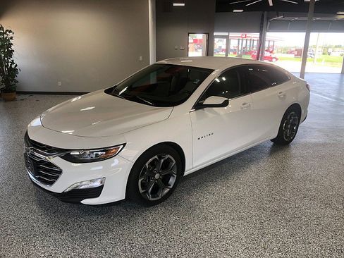 Used 2020 Chevrolet Malibu LT w/ Leather Package FWD image 1