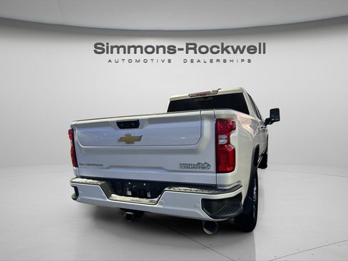 Used 2023 Chevrolet Silverado 2500 High Country w/ Z71 Off-Road Package image 7