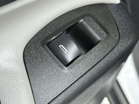 Used 2023 Chevrolet Equinox LS w/ LS Convenience Package image 32