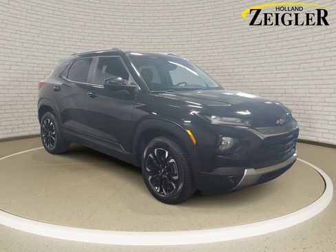 Used 2023 Chevrolet TrailBlazer LT w/ Convenience Package AWD/4WD image 3