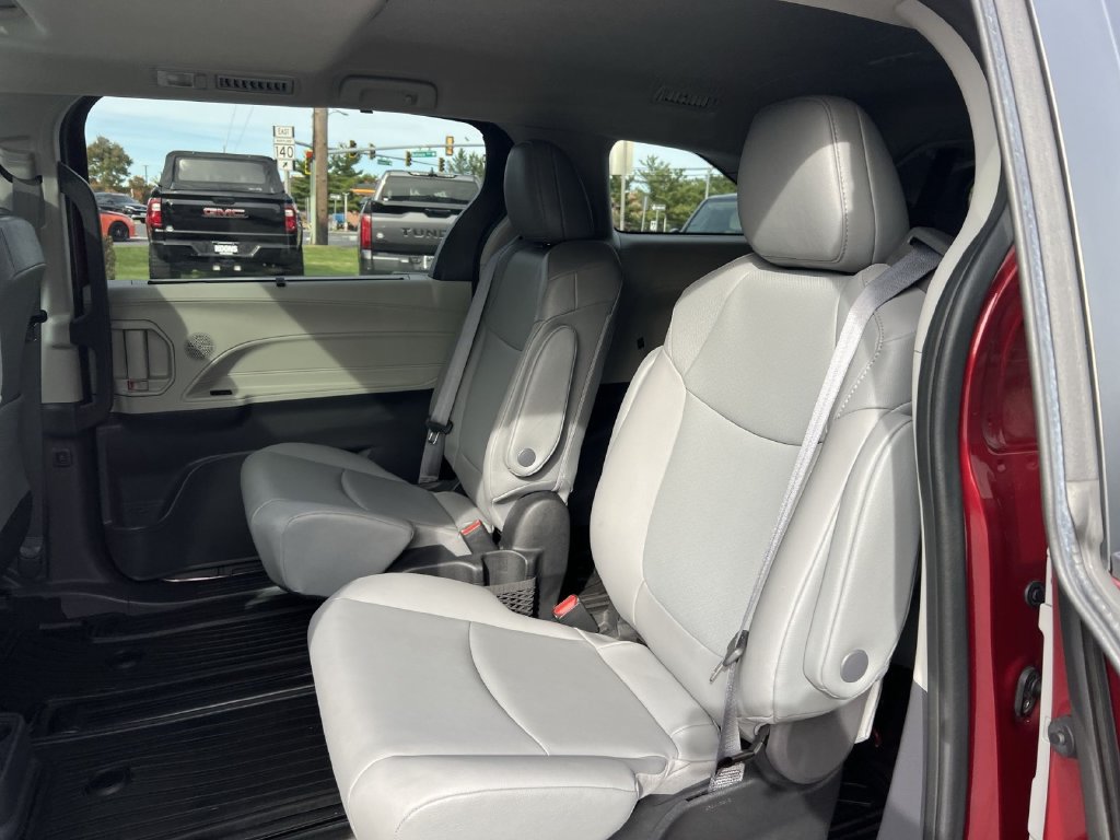 Used 2022 Toyota Sienna XLE w/ XLE Plus Package AWD/4WD image 25