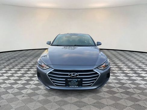 Used 2018 Hyundai Elantra SE w/ SE Connectivity Package 04 FWD image 2
