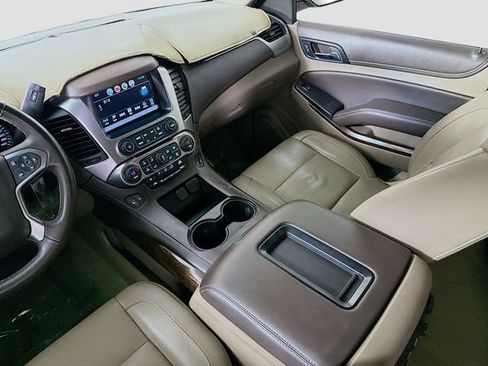Used 2018 Chevrolet Suburban LT RWD image 25
