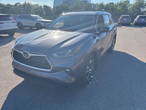 Used 2021 Toyota Highlander XLE FWD image 15