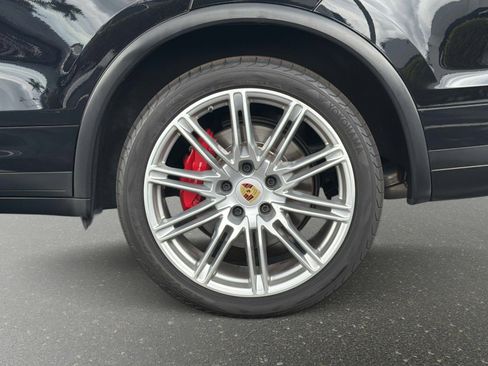Used 2015 Porsche Cayenne Turbo AWD/4WD image 13