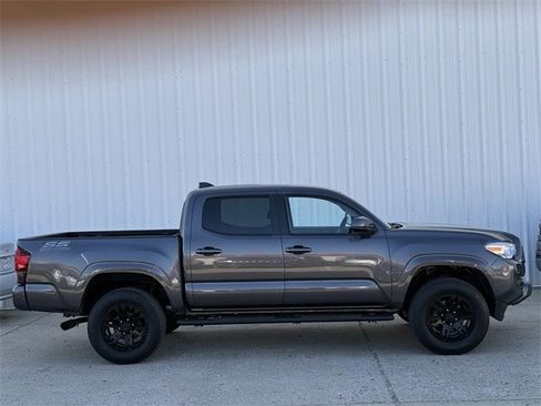 Used 2022 Toyota Tacoma SR w/ SR Convenience Package image 3