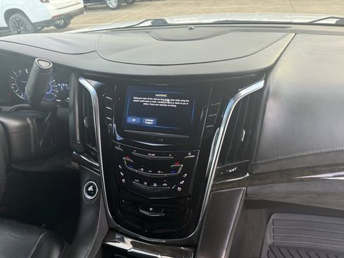 Used 2018 Cadillac Escalade ESV Platinum image 44