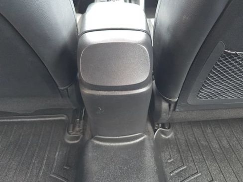 Used 2023 Hyundai Elantra Limited w/ Preferred Accessory Package FWD image 33
