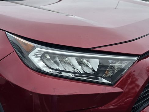 Used 2021 Toyota RAV4 XLE AWD/4WD image 19