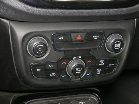 Used 2020 Jeep Compass Limited image 10