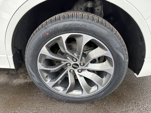 New 2026 Lincoln Aviator AWD image 13