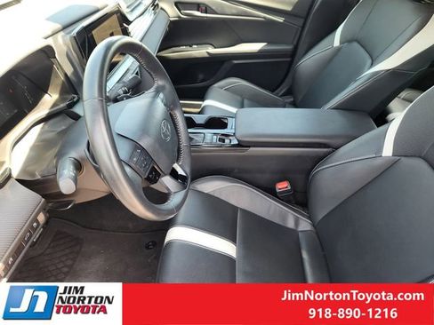 Used 2025 Toyota Camry SE image 13