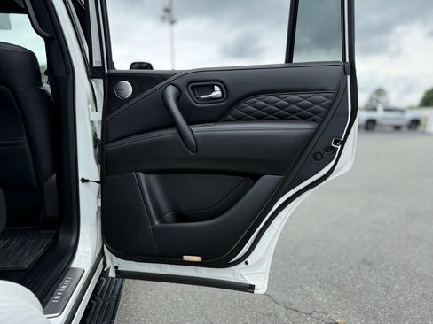 Used 2024 INFINITI QX80 Sensory w/ All-Season Package AWD/4WD image 31