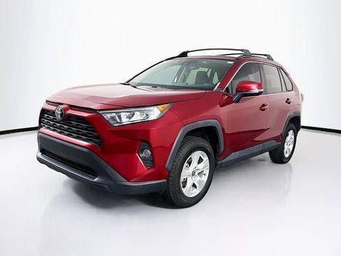 Used 2021 Toyota RAV4 XLE w/ Convenience Package FWD image 3