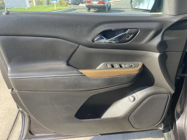 Used 2017 GMC Acadia SLE FWD image 21