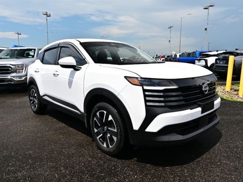 Certified 2025 Nissan Kicks SV AWD/4WD image 2