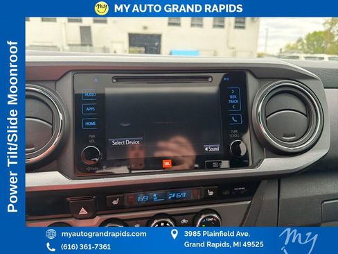 Used 2018 Toyota Tacoma TRD Off-Road AWD/4WD image 21