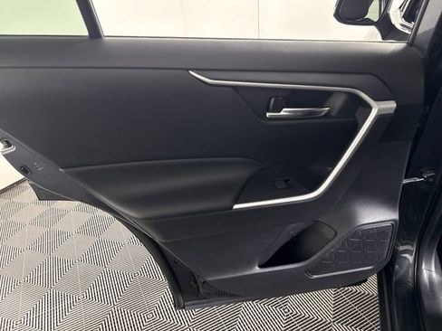 Used 2021 Toyota RAV4 XLE AWD/4WD image 19