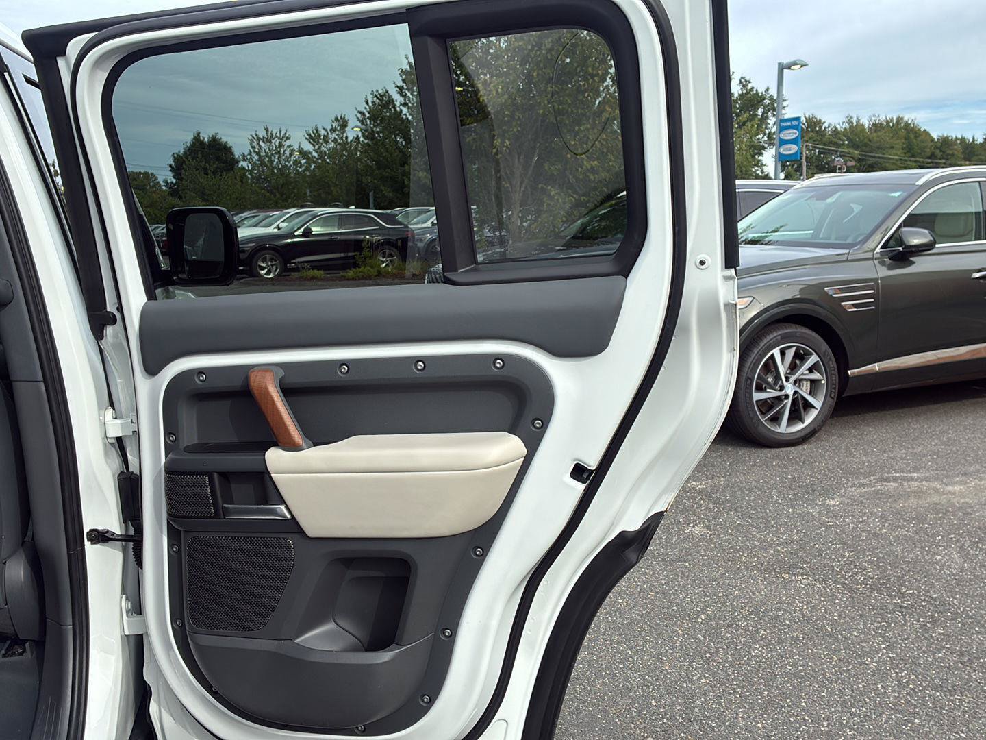Used 2024 Land Rover Defender 110 X-Dynamic SE AWD/4WD image 14