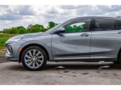 New 2025 Buick Envista Avenir image 38