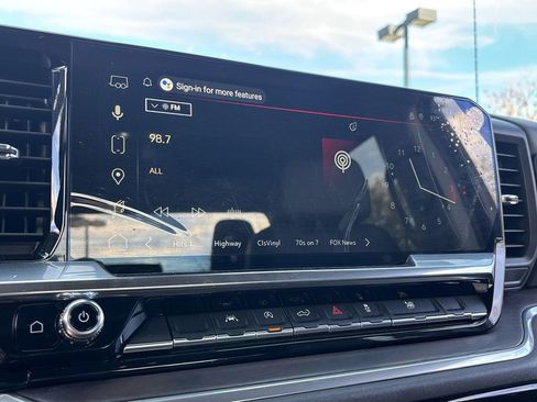 Used 2025 GMC Sierra 1500 SLT image 13