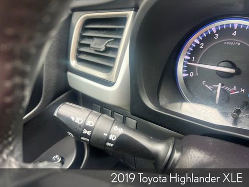 Used 2019 Toyota Highlander XLE image 33