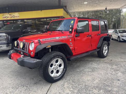 Used 2017 Jeep Wrangler Unlimited Sahara w/ Connectivity Group image 2