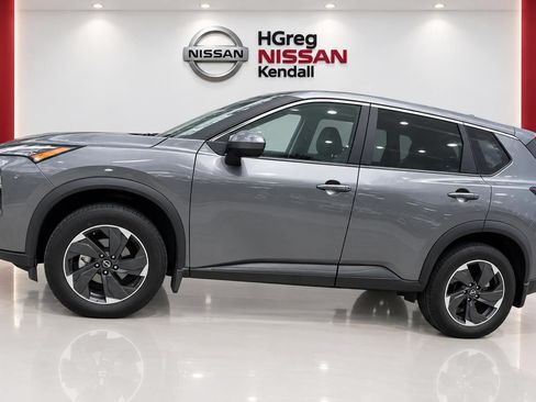 Used 2024 Nissan Rogue SV FWD image 5